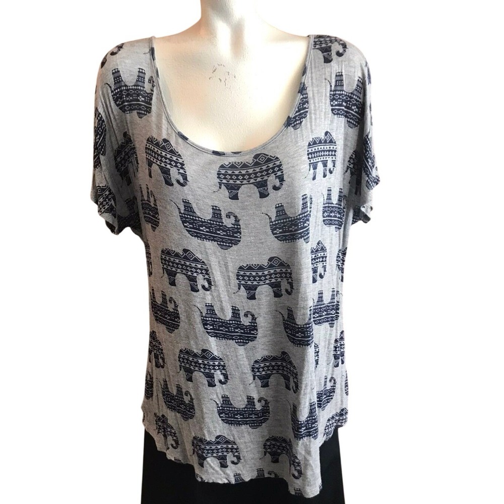 Cest Moi Gray Elephant Print Short Sleeve‎ Scoop Neck Top Plus Size 2X